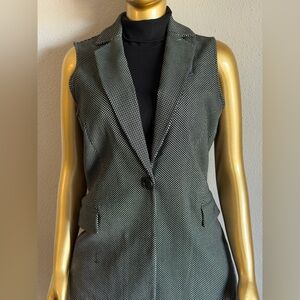 Adrianna Papell Black and White Sleeveless Jacket